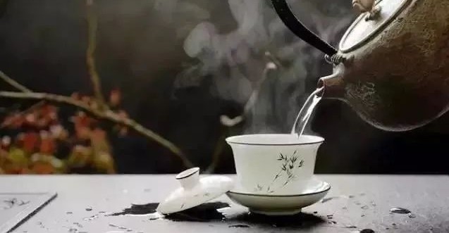 茶与水的绝美邂逅：一杯好茶的奥秘